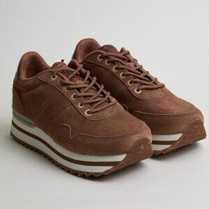Womens Nora Iii Suede Plateau Trainers In Latte